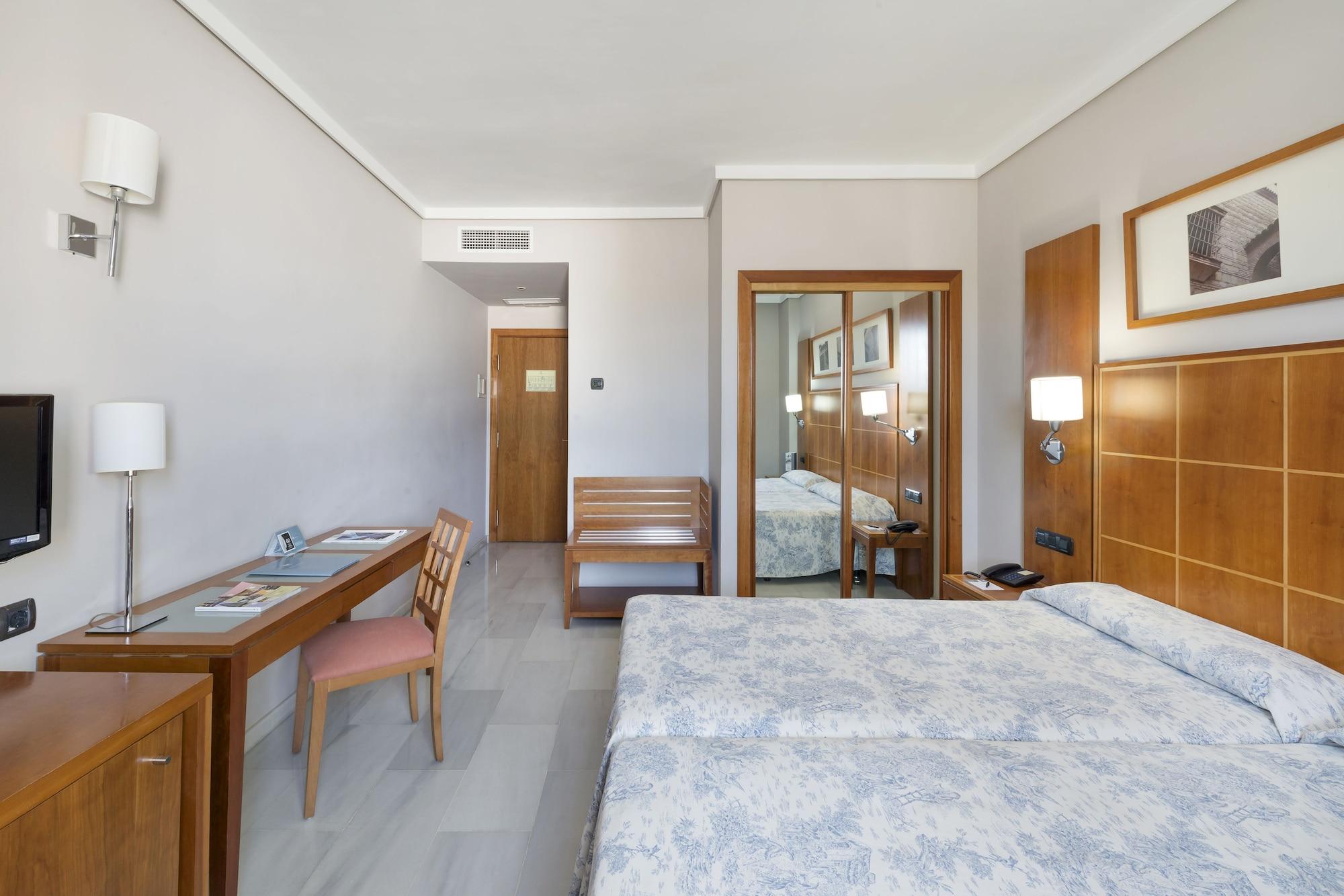 Hotel Exe Ciudad De Cordova Esterno foto