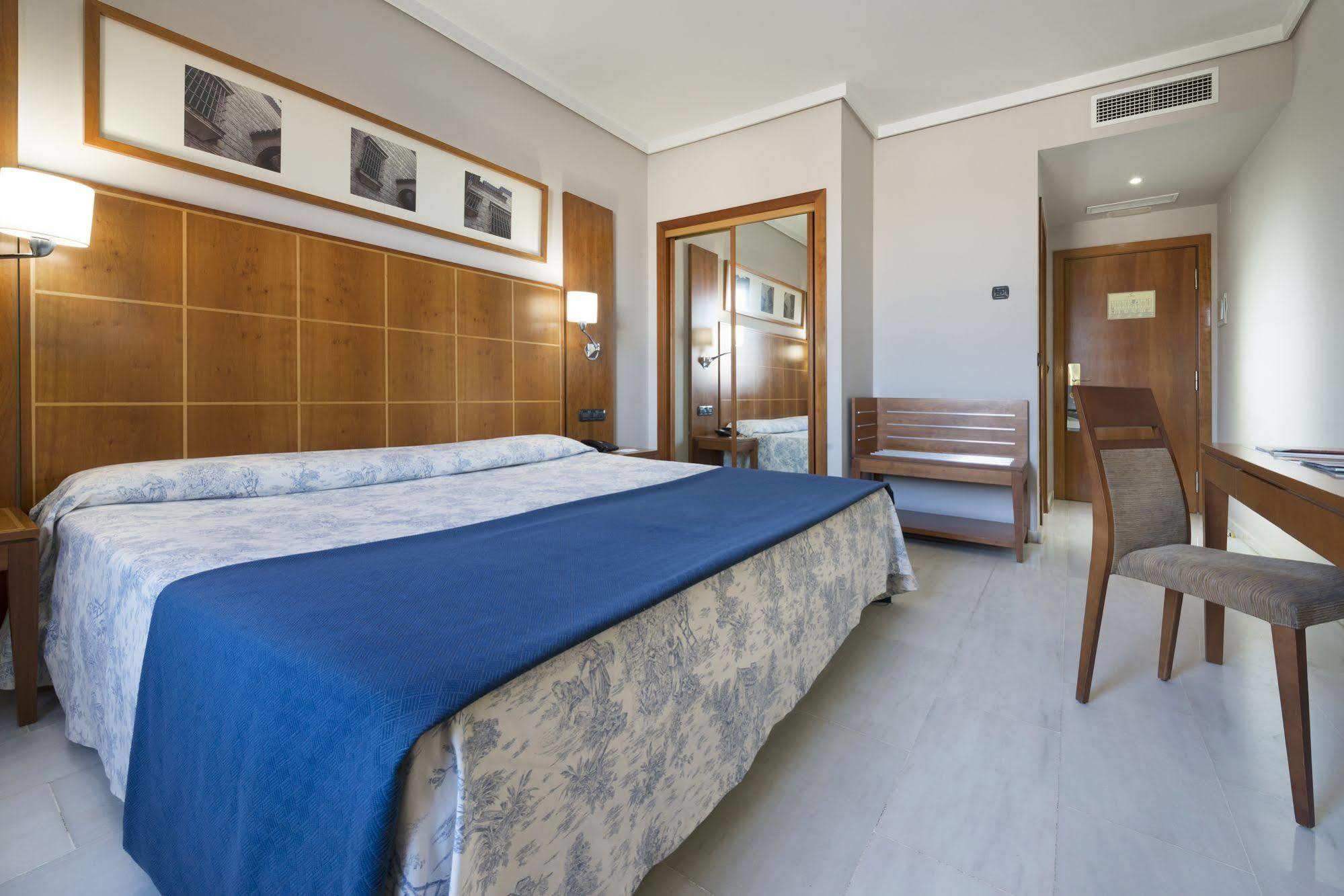 Hotel Exe Ciudad De Cordova Esterno foto