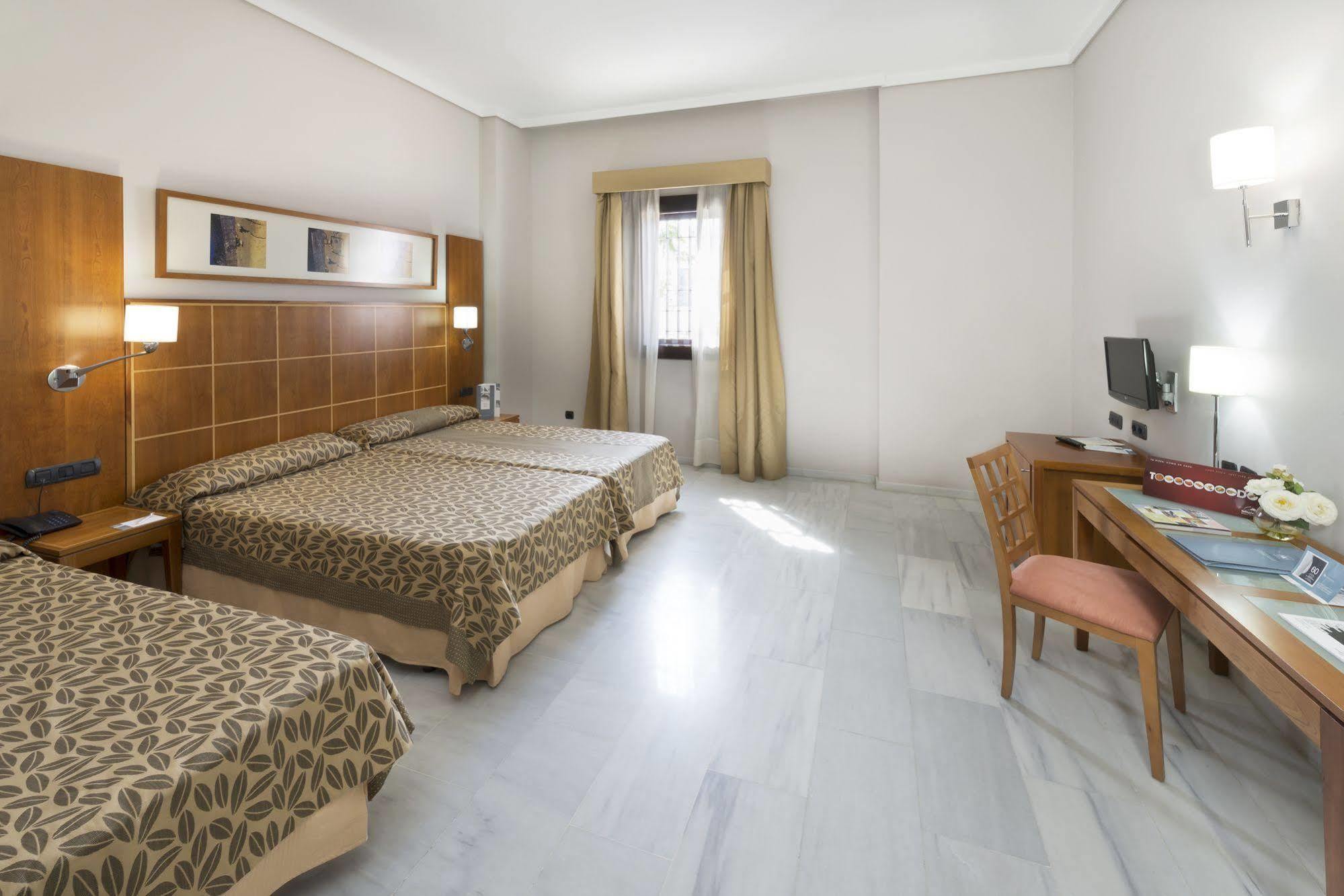 Hotel Exe Ciudad De Cordova Esterno foto